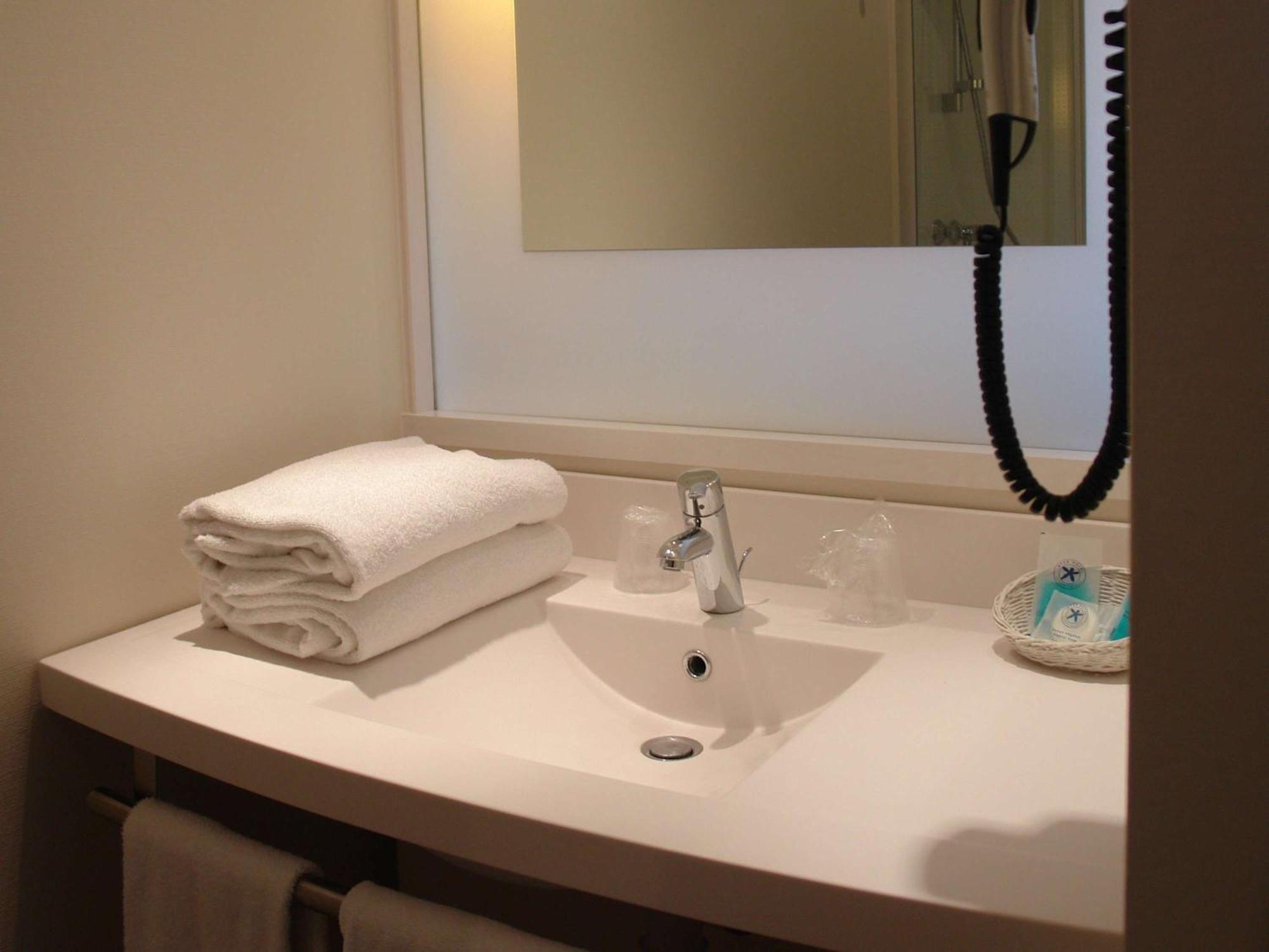 Ibis Styles Chinon Hotell Eksteriør bilde