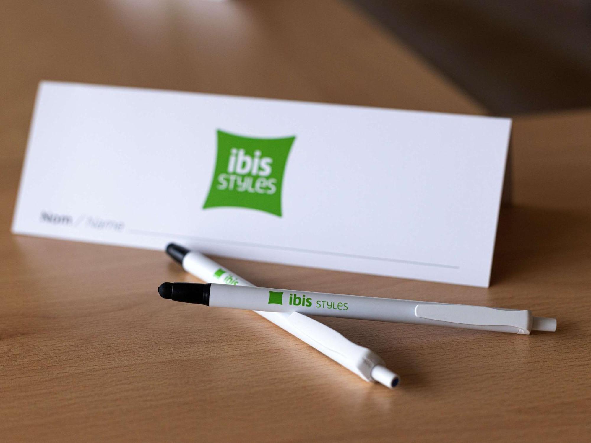 Ibis Styles Chinon Hotell Eksteriør bilde
