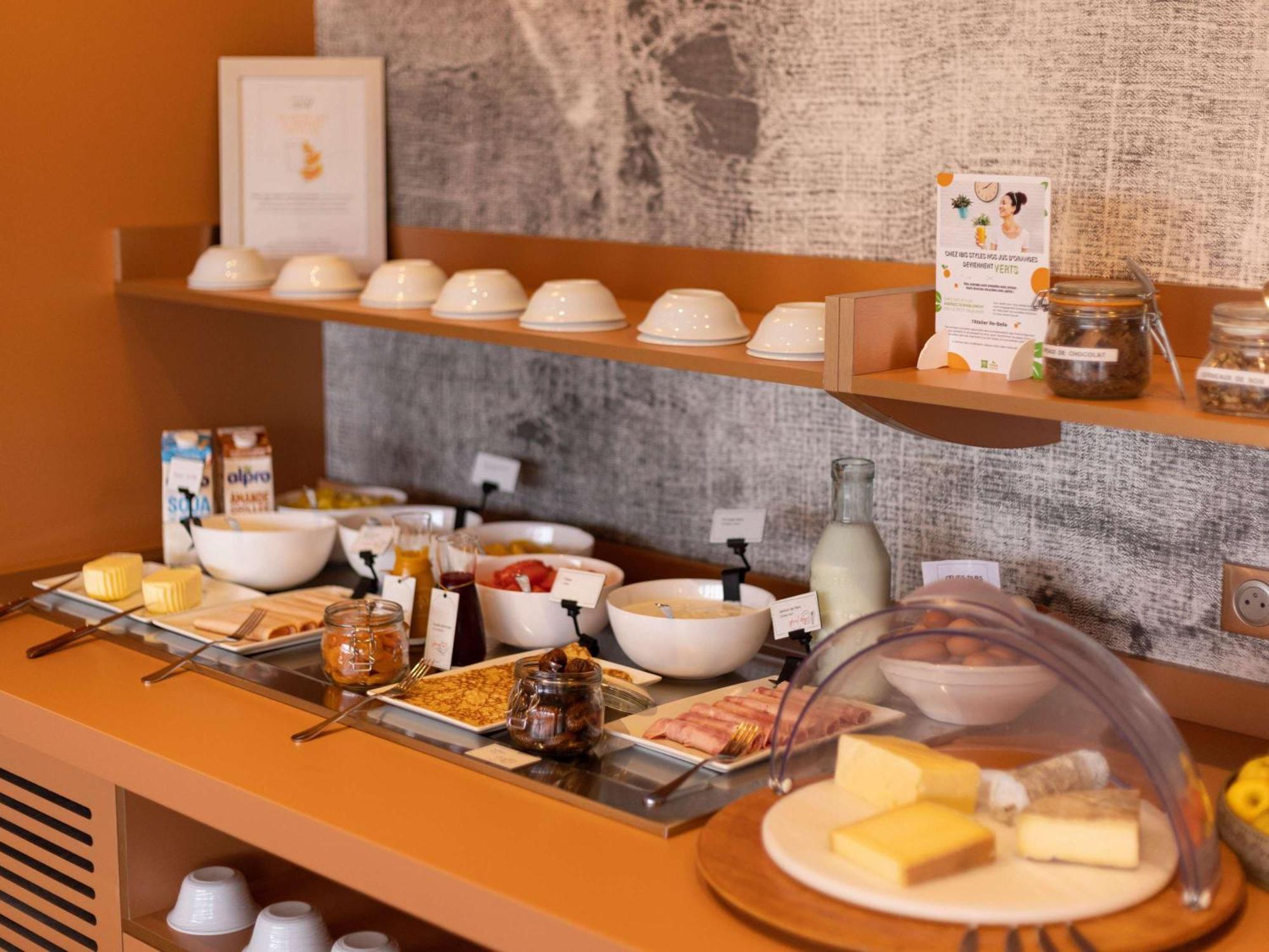 Ibis Styles Chinon Hotell Eksteriør bilde