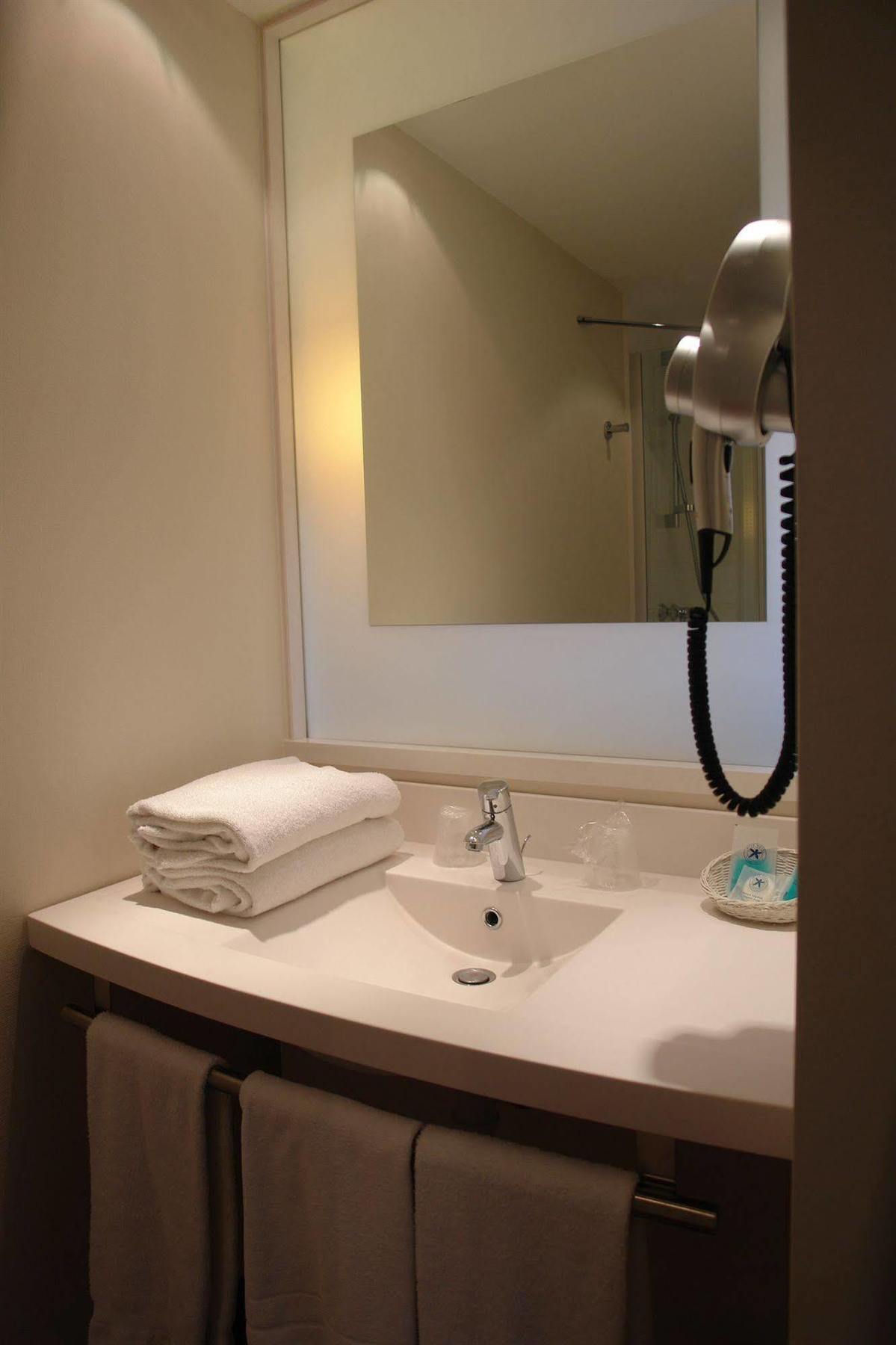 Ibis Styles Chinon Hotell Eksteriør bilde